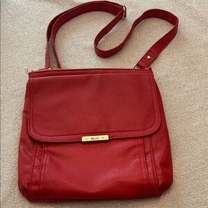 Relic Red Crossbody Purse Adjustable Strap Lots of Pockets Flap Front Gold Metal